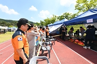 남화영 소방청장이 3일 충남 공주시 중앙소방학교에서 열린 ‘제37회 전국소방기술경연대회’에 참석해 경연장을 살펴보고 있다.