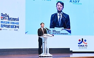 안덕근 산업통상자원부 장관이 3일 서울 중구 대한상공회의소 국제회의장에서 열린 ‘한미 첨단분야 청년교류 지원사업 1기 장학생 발대식’에 참석해 축사하고 있다.