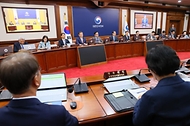 한덕수 국무총리가 4일 서울 종로구 정부서울청사에서 열린 ‘제25회 국무회의’를 주재하며 발언하고 있다.