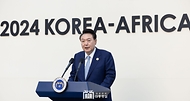 윤석열 대통령이 4일 한-아프리카 정상회의장에서 열린 ‘2024 한-아프리카 정상회의 오찬’에서 오찬사를 하고 있다. 