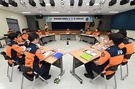남화영 소방청장이 4일 경기 연천군 군남댐 인근 연천소방서를 방문해 현장대원들과 남·다·름 소통 간담회를 진행했다.