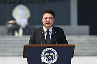 윤석열 대통령이 6일 서울 동작구 국립서울현충원에서 열린 ‘제69회 현충일 추념식’에서 추념사를 하고 있다.