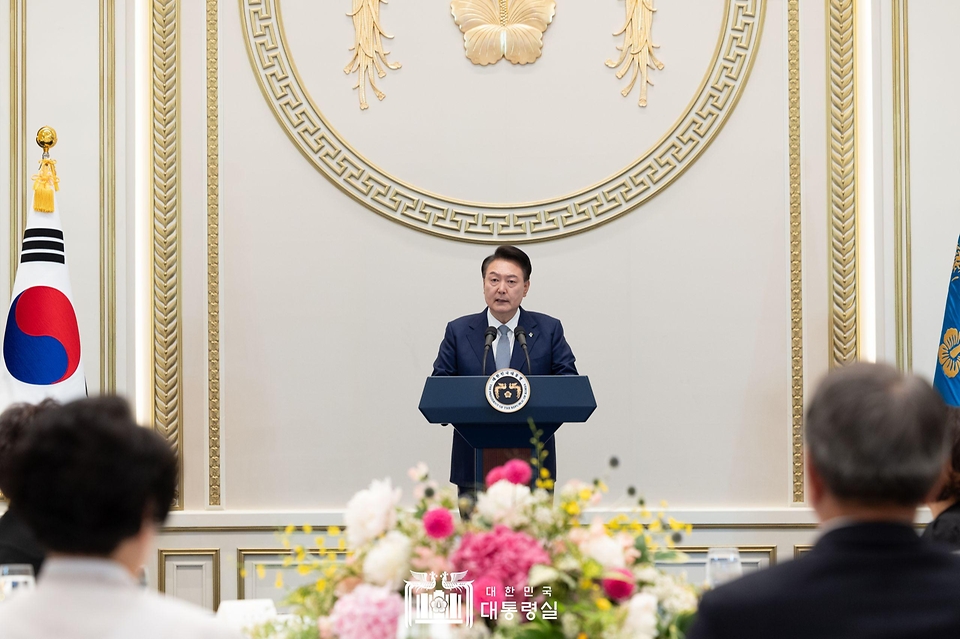 윤석열 대통령이 6일 청와대 영빈관에서 열린 국가유공자 및 보훈가족 초청 오찬에서 인사말을 하고 있다. 