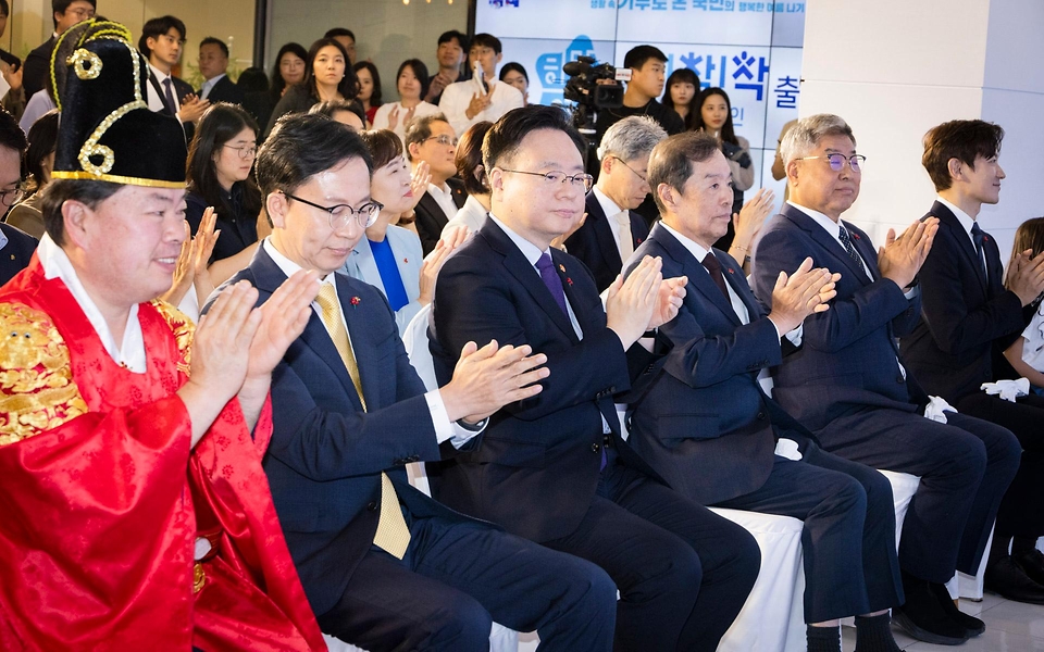조규홍 보건복지부 장관이 3일(월) 오후 사랑의열매 사회복지공동모금회에서 열린 ‘희망여름 착!착!착! 나눔캠페인’ 출범식에 참석하고 있다.