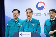 한덕수 국무총리가 9일 서울 종로구 정부서울청사에서 의료개혁 및 의료계 집단행동 관련 브리핑을 하고 있다.