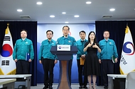 한덕수 국무총리가 9일 서울 종로구 정부서울청사에서 의료개혁 및 의료계 집단행동 관련 브리핑을 하고 있다.