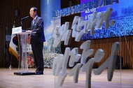 한덕수 국무총리가 10일 서울 종로구 서울시청에서 열린 ‘제37주년 6·10민주항쟁 기념식’에서 기념사를 하고 있다. 