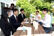박종민 국민권익위원회 부위원장 겸 중앙행정심판위원장이 29일 대전 유성구 한밭대학교를 방문, 대학 총학생회장단과 만나 고충과 건의사항을 청취하고 학교 주요 현안 등을 논의하고 있다.