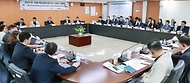 최남호 산업통상자원부 2차관이 11일 서울 종로구 석탄회관 대회의실에서 열린 ‘한-칠레 핵심광물 비즈니스라운드테이블’에서 개회사를 하고 있다. 