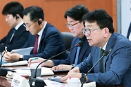 최남호 산업통상자원부 2차관이 11일 서울 종로구 석탄회관 대회의실에서 열린 ‘한-칠레 핵심광물 비즈니스라운드테이블’에서 양국 간 리튬, 구리 등 핵심광물 협력 등을 논의하고 있다.