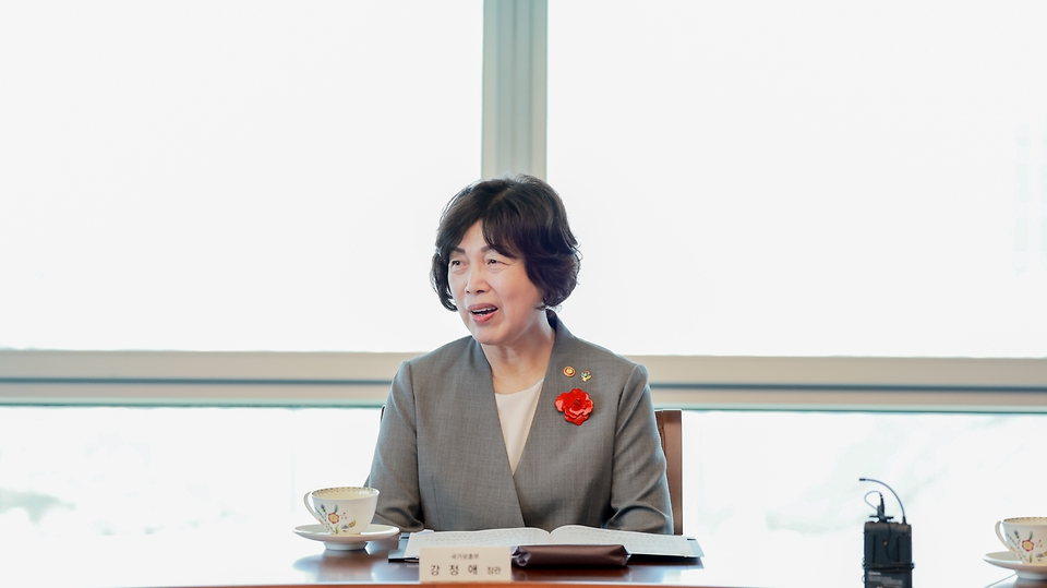 강정애 국가보훈부 장관이 7일 오전 서울시 영등포구 FKI타워에서 열린 히어로즈 패밀리 가족사진 우리, 함께 프로젝트 개시식 행사에 참석하여 인사말을 하고 있다. 