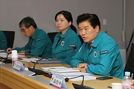 김경안 새만금개발청장은 12일 전북자치도 부안군에서 4.8 규모의 지진이 발생함에 따라 지진 상황 긴급 비상점검회의를 개최했다.