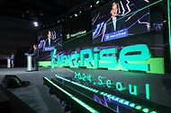 한덕수 국무총리가 13일 서울 강남구 코엑스에서 열린 벤처·스타트업 행사 ‘Next Rise 2024 서울’ 개막식에서 축사하고 있다.