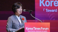 강정애 국가보훈부 장관이 5일 오전 서울시 중구 대한상공회의소에서 열린 2024 코리아타임스 포럼에 참석하여 축사를 하고 있다.