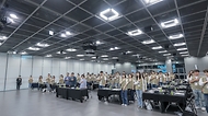 강정애 국가보훈부 장관이 지난 1일 오후 서울시 서대문구 국립대한민국임시정부기념관에서 열린 2024년 국외 보훈사적지 탐방 발대식에 참석하여 참가자들과 함께 국민의례를 하고 있다.