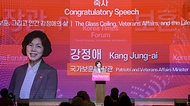 강정애 국가보훈부 장관이 5일 오전 서울시 중구 대한상공회의소에서 열린 2024 코리아타임스 포럼에 참석하여 축사를 하고 있다.