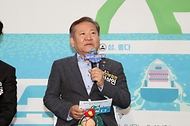 이상민 행정안전부 장관이 14일 서울 종로구 정부서울청사 1층 로비에서 열린 ‘제5회 섬의 날 홍보대사 위촉식’에서 인사말을 하고 있다.