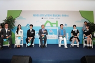 이상민 행정안전부 장관이 14일 서울 종로구 정부서울청사 1층 로비에서 열린 ‘제5회 섬의 날 홍보대사 위촉식’에서 인사말을 하고 있다.