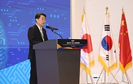 이주호 사회부총리 겸 교육부 장관이 15일 서울 서초구 더케이호텔에서 열린 ‘제4회 한·일·중 교육장관 회의’에서 인사말을 하고 있다.