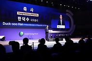 한덕수 국무총리가 19일 서울 중구 신라호텔에서 열린 ‘제15회 이데일리 전략포럼’에 참석해 축사를 하고 있다.