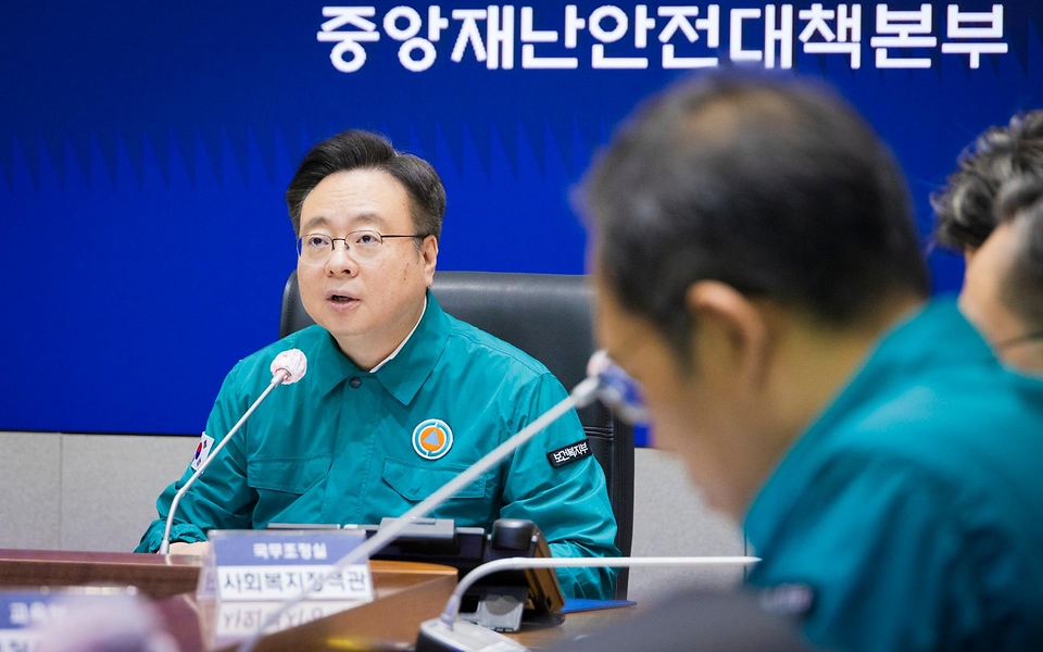조규홍 보건복지부 장관이 18일 서울 종로구 정부서울청사에서 열린 의사 집단행동 중앙재난안전대책본부 회의에서 발언하고 있다. 