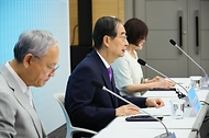 한덕수 국무총리가 18일 경기도 성남시 경기기업성장센터에서 열린 ‘제8차 콘텐츠산업진흥위원회’에서 발언하고 있다.