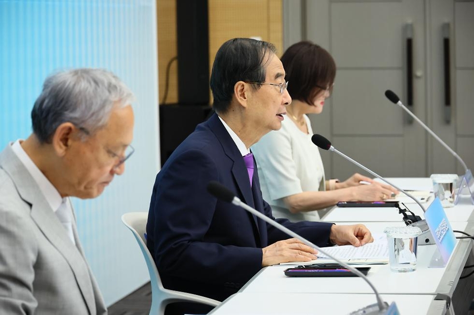한덕수 국무총리가 18일 경기도 성남시 경기기업성장센터에서 열린 ‘제8차 콘텐츠산업진흥위원회’에서 발언하고 있다.