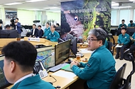 한덕수 국무총리가 19일 대전시 서구 정부대전청사 산림청 내 산사태예방지원본부를 방문해 발언하고 있다.