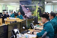 한덕수 국무총리가 19일 대전시 서구 정부대전청사 산림청 내 산사태예방지원본부를 방문해 발언하고 있다.