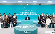 윤석열 대통령이 20일 경북 경산시 영남대 경산캠퍼스 천마아트센터에서 ‘동북아 첨단 제조혁신허브, 경북’을 주제로 열린 스물여섯 번째 ‘국민과 함께하는 민생토론회’에서 발언하고 있다. 