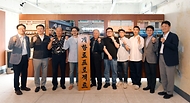 김윤상 기획재정부 차관이 20일 민관협업 도시재생 관련 현장방문차 인천 경동 개항로를 방문, 관계자들과 기념 촬영을 하고 있다.