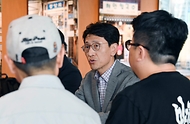 김윤상 기획재정부 차관이 20일 민관협업 도시재생 관련 현장방문차 인천 경동 개항로를 방문, 간담회에서 모두발언을 하고 있다.