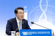 윤석열 대통령이 20일 경북 포항시 블루밸리국가산업단지 이차전지종합관리센터에서 열린 제9차 지방시대위원회 회의 및 기회발전특구 협약체결식에서 발언하고 있다.