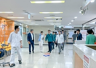 이희완 국가보훈부 차관이 21일 오후 보훈위탁병원인 아산충무병원을 방문해 의료계 집단행동 관련 비상 진료체계 대응현황을 점검하고 있다.