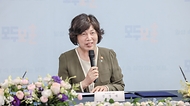 강정애 국가보훈부 장관이 21일 오후 서울시 용산구 서울지방보훈청에서 열린 ‘보훈단체의 사회공헌 및 보훈외교 활성화를 위한 국가보훈부-한국항공우주산업(주)-(사)따뜻한하루 업무협약식’에 참석해 인사말을 하고 있다.