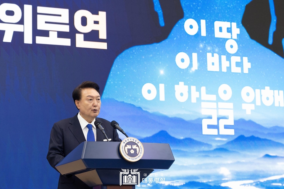 윤석열 대통령이 25일 대구 북구 엑스코에서 열린 ‘6·25 참전영웅 초청 위로연’에 참석해 인사말을 하고 있다.