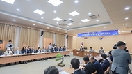 강정애 국가보훈부 장관이 19일 오후 전남 장흥군청에서 열린 국립장흥호국원 조성사업 실시협약 체결식에 참석해 인사말을 하고 있다.