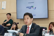 김주현 금융위원회 위원장이 27일 오전 서울 중구 서민금융진흥원에서 고용노동부, 행정안전부, 보건복지부 등 관계부처 및 관계기관 등과 서민금융 종합플랫폼 ‘서민금융 잇다’ 출시 및 금융·고용·복지 복합지원 연계방안을 발표하고 있다.