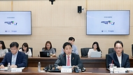 김주현 금융위원회 위원장이 27일 오전 서울 중구 서민금융진흥원에서 고용노동부, 행정안전부, 보건복지부 등 관계부처 및 관계기관 등과 서민금융 종합플랫폼 ‘서민금융 잇다’ 출시 및 금융·고용·복지 복합지원 연계방안을 발표하고 있다.