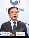 최상목 경제부총리 겸 기획재정부 장관이 3일 서울 종로구 정부서울청사에서 ‘2024년 하반기 경제정책방향 및 역동경제 로드맵 관계부처 합동브리핑’을 하고 있다.