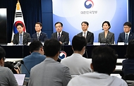 최상목 경제부총리 겸 기획재정부 장관이 3일 서울 종로구 정부서울청사에서 ‘2024년 하반기 경제정책방향 및 역동경제 로드맵 관계부처 합동브리핑’을 하고 있다.
