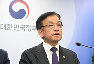 최상목 경제부총리 겸 기획재정부 장관이 3일 서울 종로구 정부서울청사에서 ‘2024년 하반기 경제정책방향 및 역동경제 로드맵 관계부처 합동브리핑’을 하고 있다.