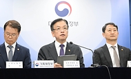 최상목 경제부총리 겸 기획재정부 장관이 3일 서울 종로구 정부서울청사에서 ‘2024년 하반기 경제정책방향 및 역동경제 로드맵 관계부처 합동브리핑’을 하고 있다.