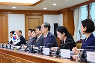 한덕수 국무총리가 2일 서울 종로구 정부서울청사에서 열린 ‘한-베트남 총리 회담’에 참석해 발언하고 있다.