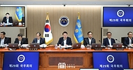 윤석열 대통령이 2일 서울 용산 대통령실 청사에서 열린 ‘제29회 국무회의’를 주재하며 발언하고 있다.