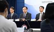 최상목 경제부총리 겸 기획재정부 장관이 3일 서울 종로구 정부서울청사에서 ‘2024년 하반기 경제정책방향 및 역동경제 로드맵 관계부처 합동브리핑’을 하고 있다.