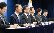 최상목 경제부총리 겸 기획재정부 장관이 3일 서울 종로구 정부서울청사에서 ‘2024년 하반기 경제정책방향 및 역동경제 로드맵 관계부처 합동브리핑’을 하고 있다.