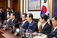 한덕수 국무총리가 9일 서울 종로구 정부서울청사에서 열린 ‘제30회 국무회의’에서 발언하고 있다.