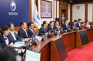 한덕수 국무총리가 9일 서울 종로구 정부서울청사에서 열린 ‘제30회 국무회의’에서 발언하고 있다.