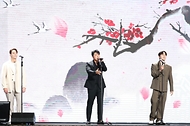 9일 서울 송파구 올림픽공원 올림픽홀에서 열린 2024 파리하계올림픽 선수단 결단식에서 그룹 SG워너비가 축하무대를 꾸미고 있다. 